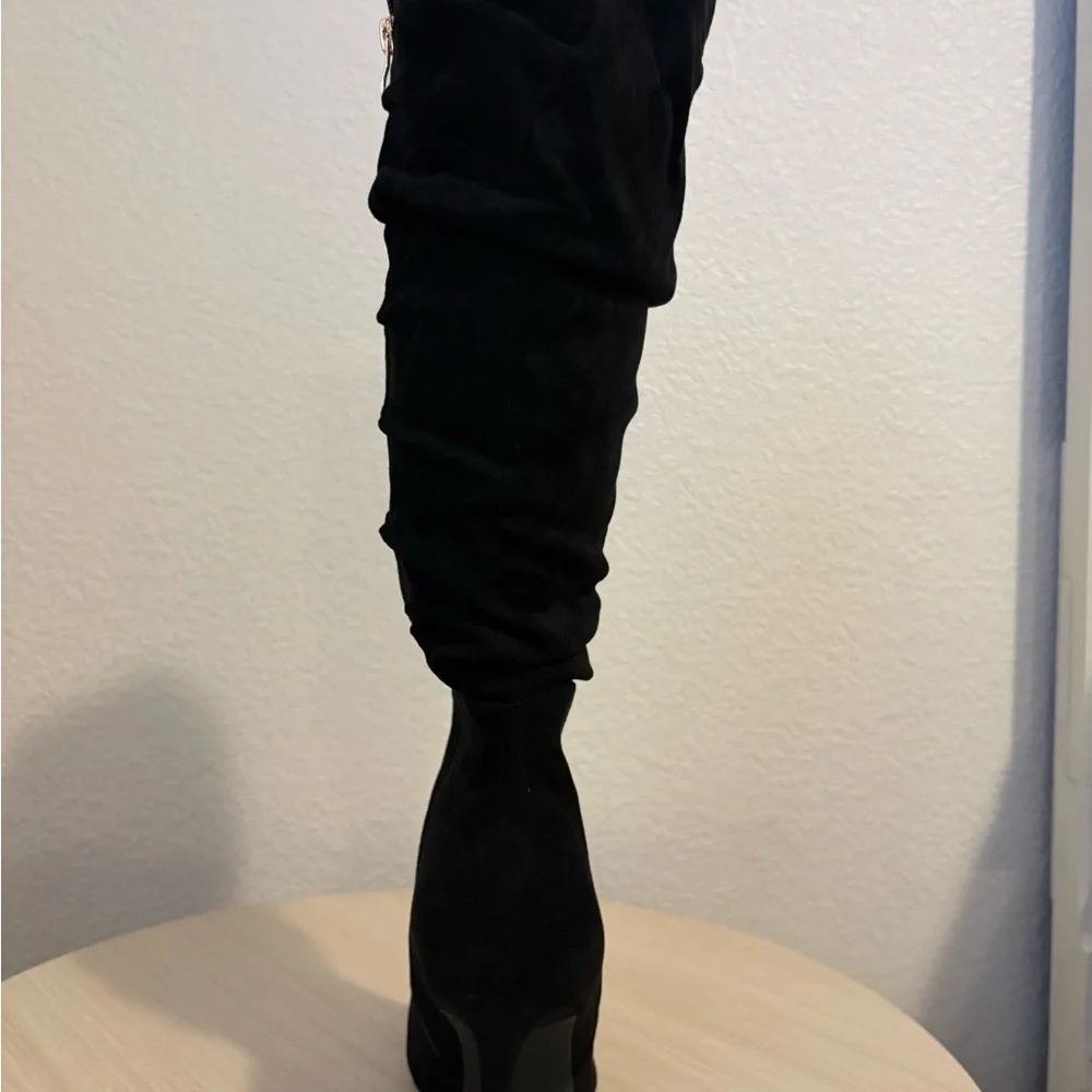 Chic Black Women's Faux Suede Heeled Boots - Picture 5 of 7